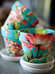 Cover the flower pots with fabric