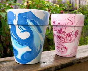 Decorate your flower pots with nail polish marbling