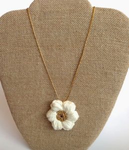 Puff Stitch Flower Necklace