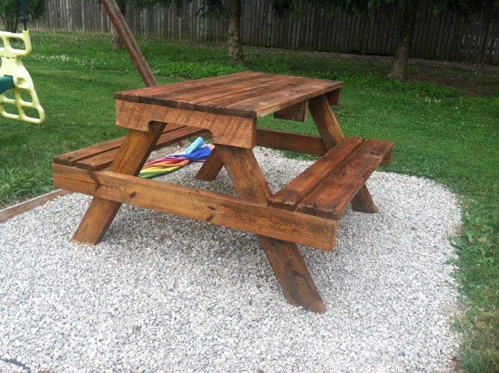 pallet-picnic-table-diy-crafting