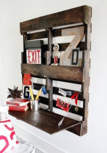 Simple DIY Fold-Up Pallet Desk